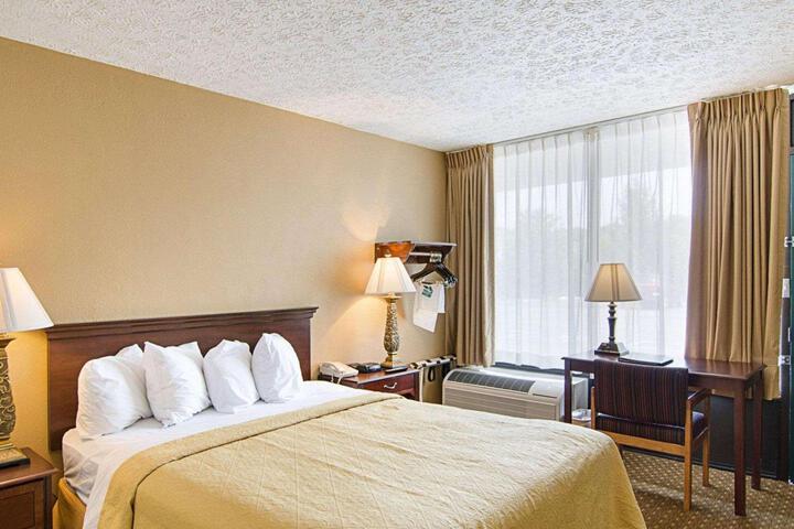 2 Queen Beds (2 of 7)