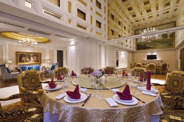 Dining 70 of 87