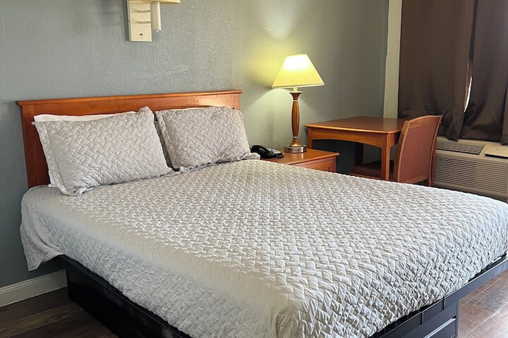 Room 16 of 35