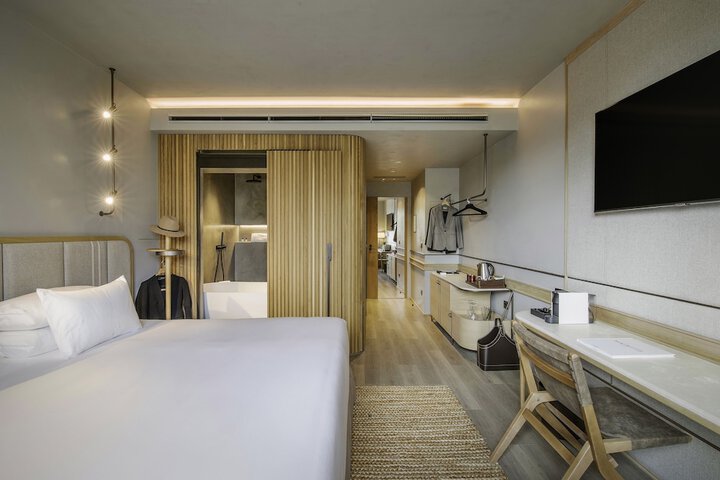 Room 15 of 114