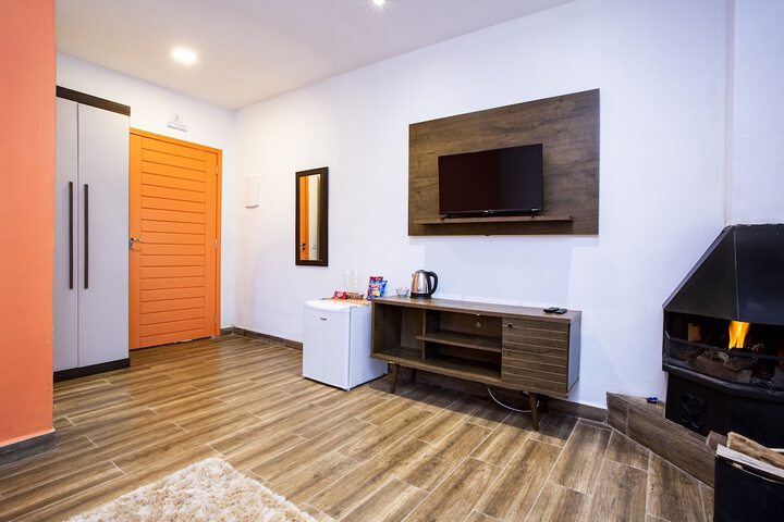 Room 18 of 145