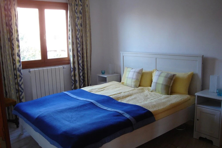 Room 2 of 9