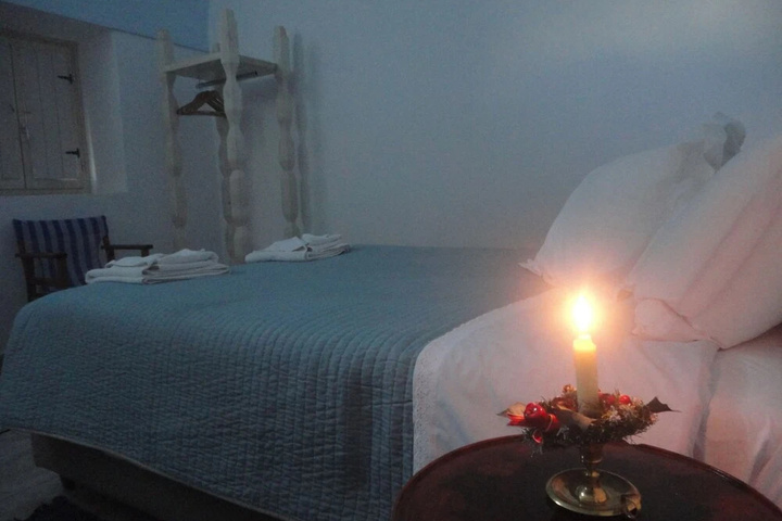 Room 5 of 9