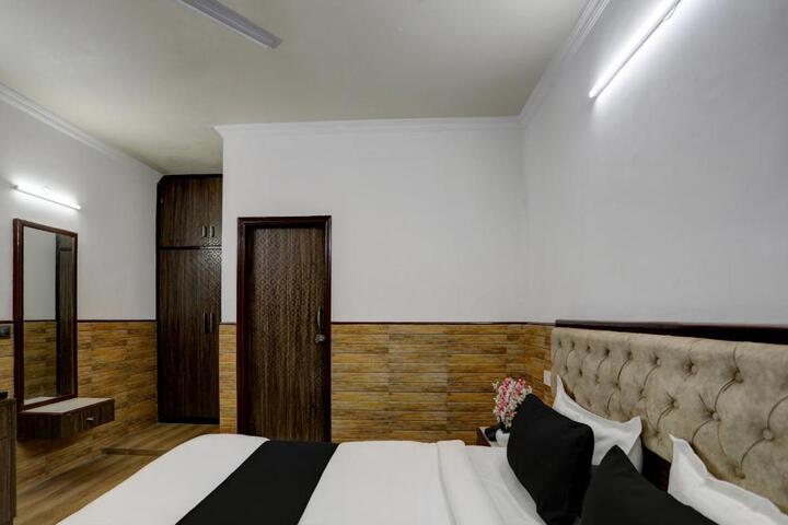 Super Hotel O POONAM VILLA