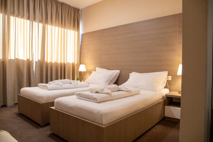 Room 9 of 25