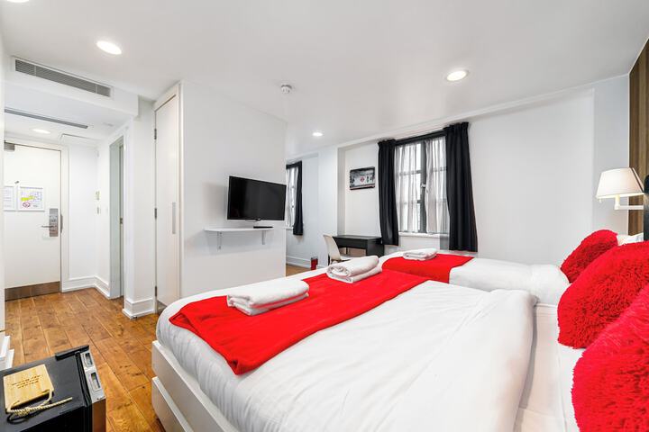 Room 46 of 76