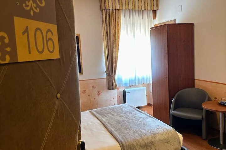 Room 18 of 46