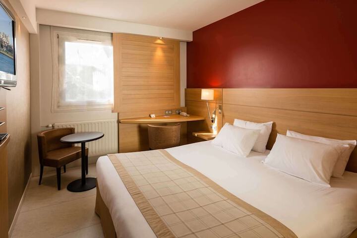 Room 28 of 109