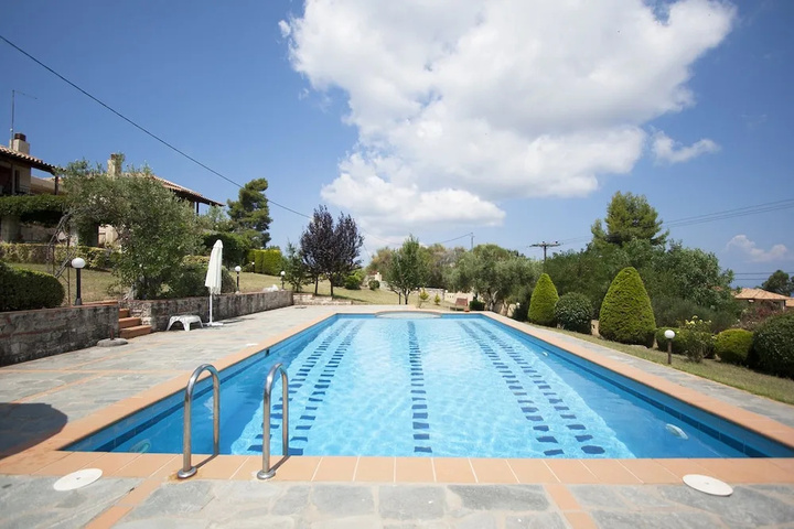 Pool 10 of 14