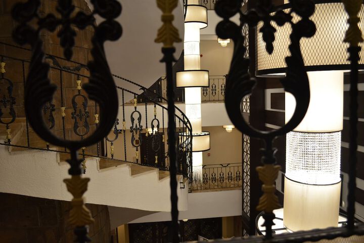 Ballroom/Hall 46 of 55