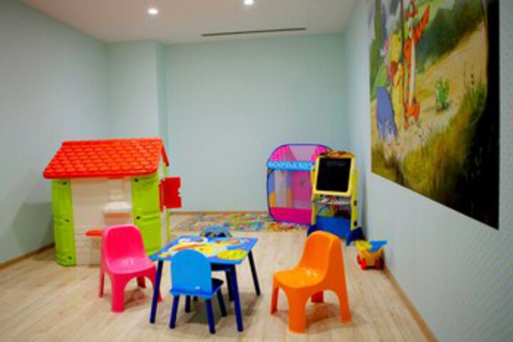 Room 11 of 27