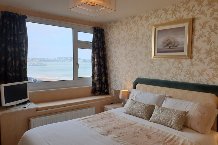 Room 21 of 184