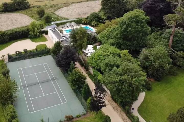 Tennis court