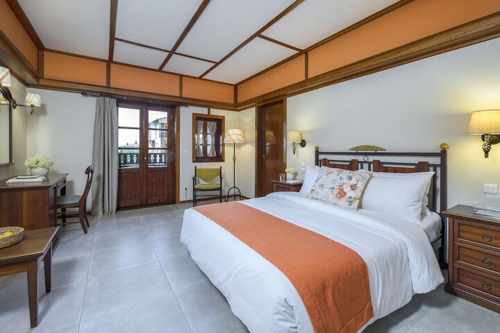 Room 28 of 161