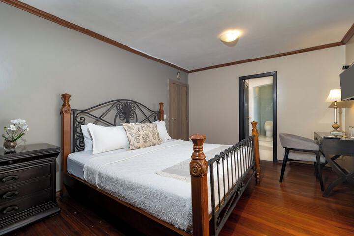 Room 5 of 48