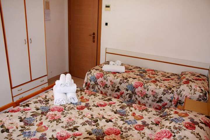 Room 6 of 43