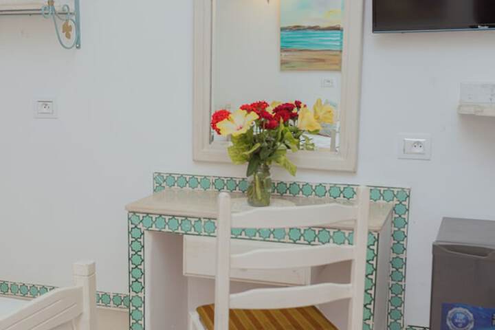 Room 15 of 31