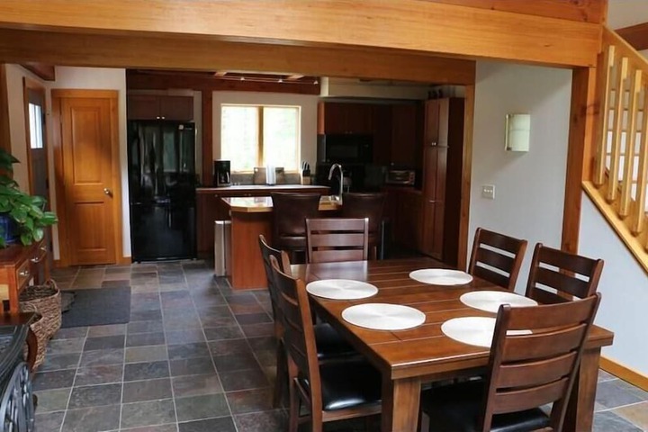 Dining 7 of 8