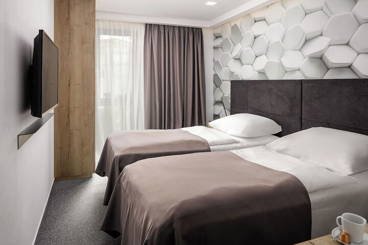 Room 5 of 18