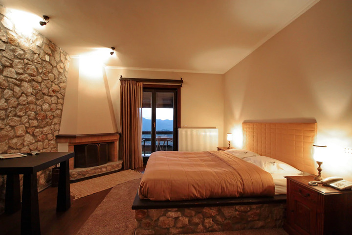 Room 5 of 8