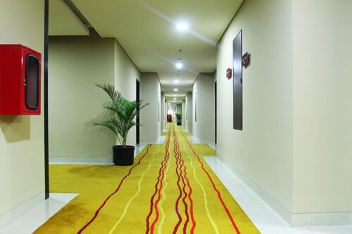 Ballroom/Hall 35 of 39