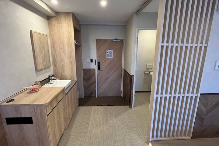 Room 4 of 12