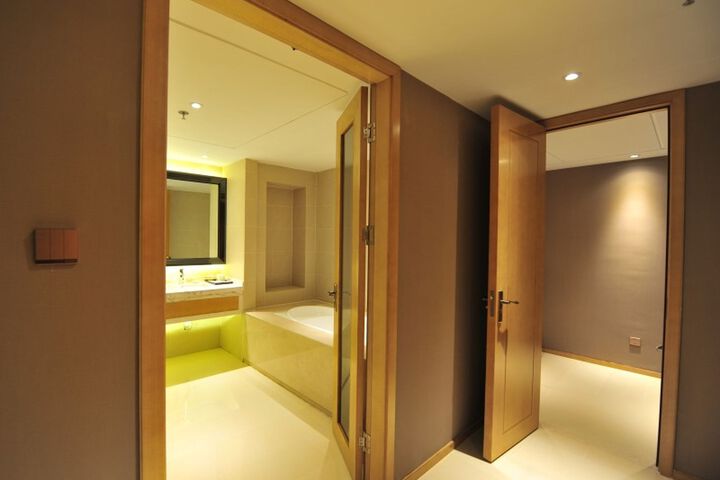 Suite 7 of 7