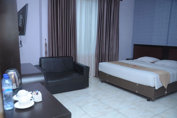Room 8 of 14