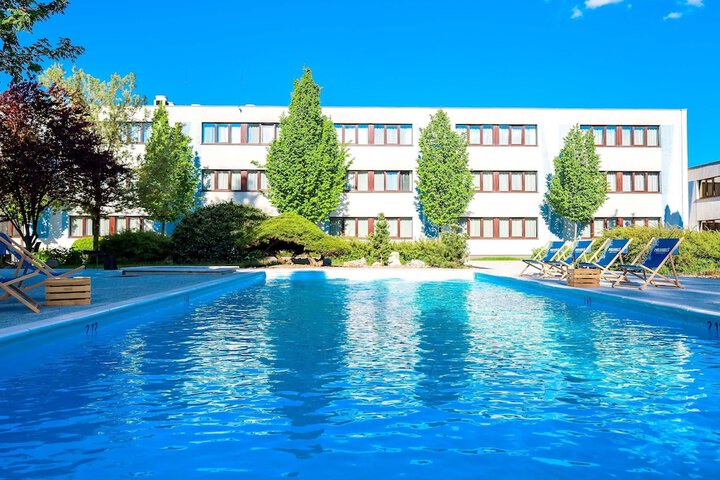 Pool 52 of 141