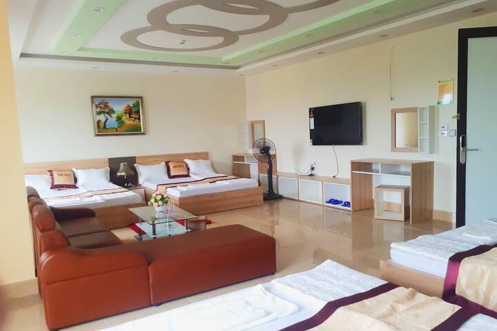 Room 10 of 37