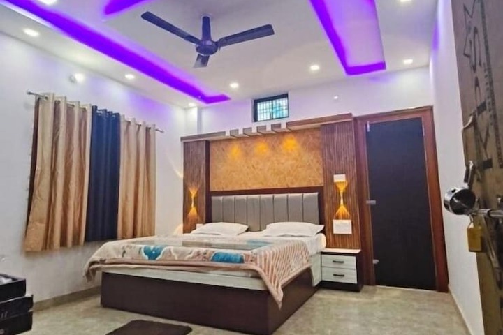 Room 4 of 13