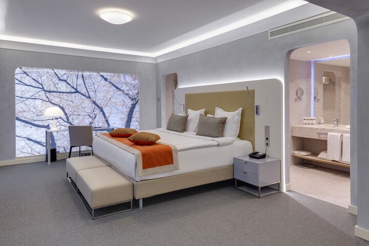 Room 12 of 42