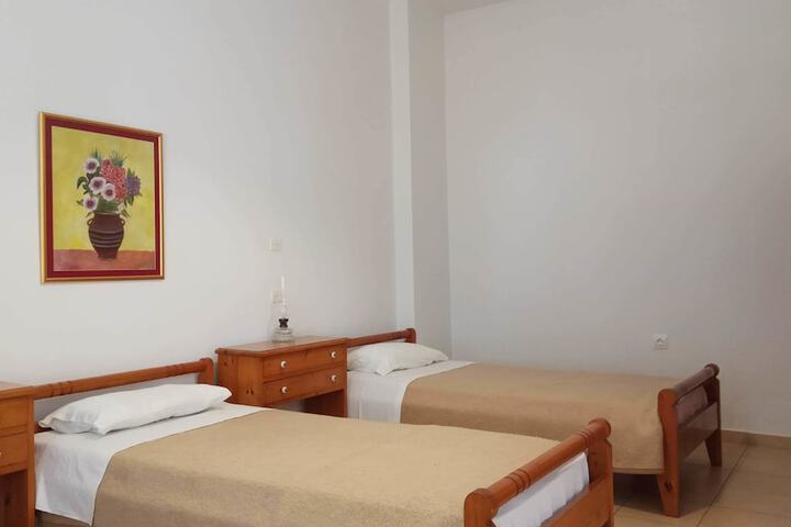 Room 13 of 20