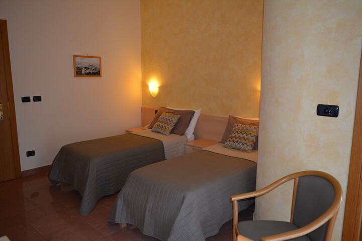 Room 3 of 28