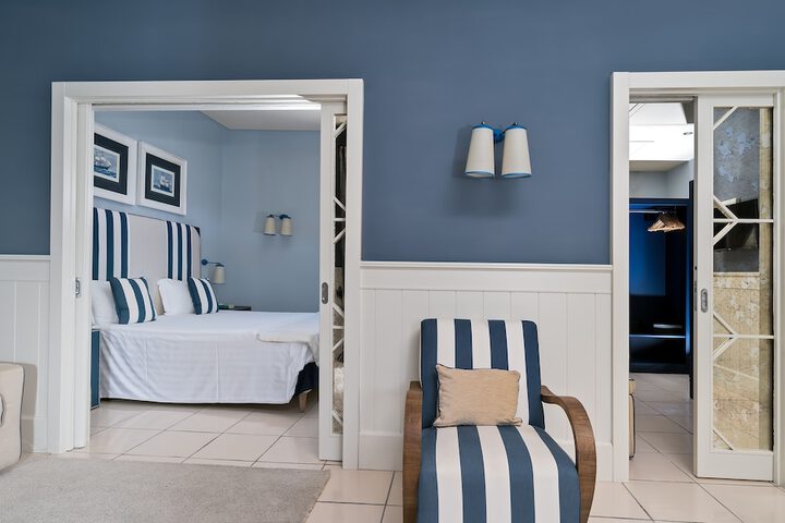 Room 3 of 152