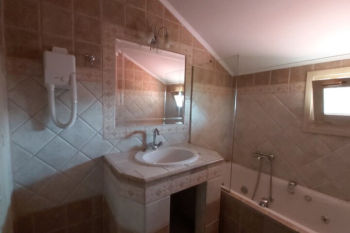 Room 165 of 446