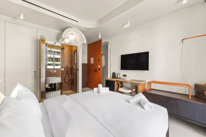 Room 50 of 102