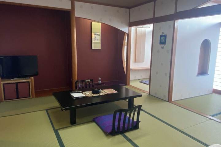 Room 13 of 38