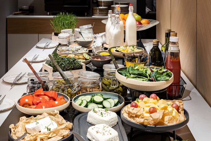 Breakfast/Coffee Service 96 of 158