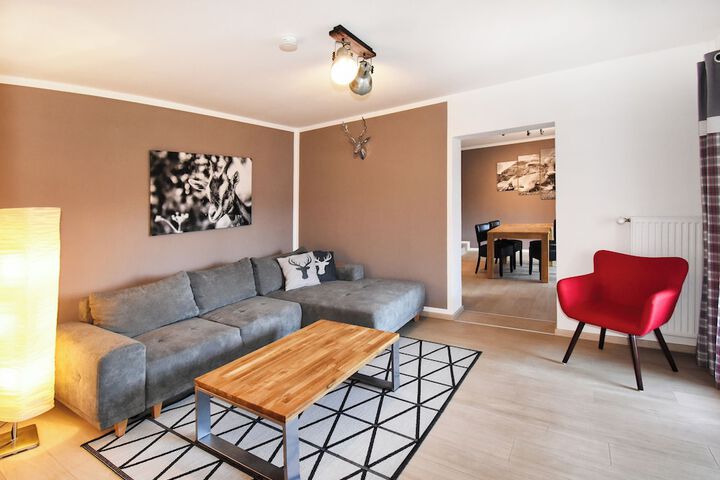 Lounge 8 of 9
