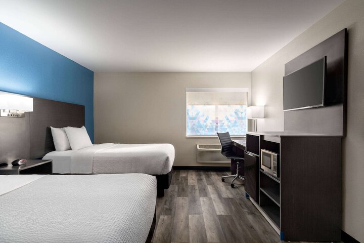 1 Double Bed Mobility Hearing Impaired Accessible Room (9 of 11)
