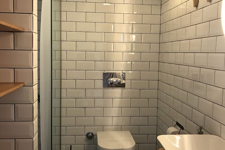 Room 2 of 131