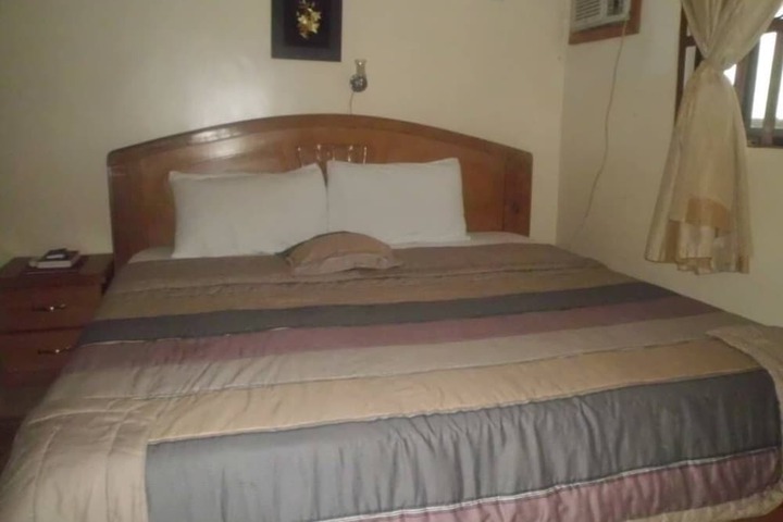 Room 4 of 11
