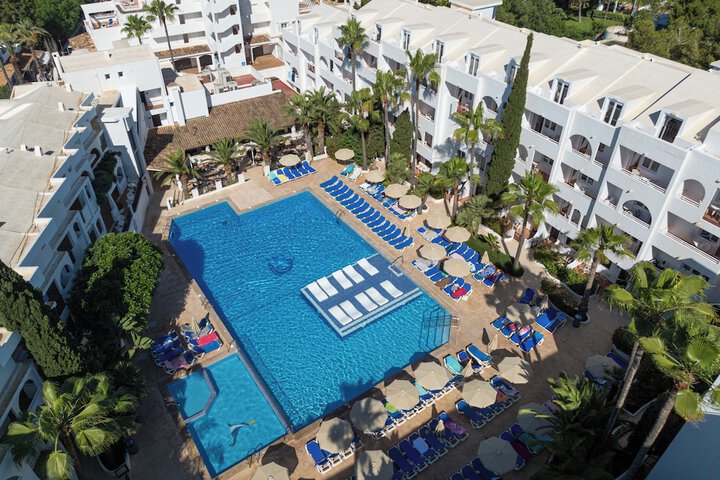 Hotel with Pool