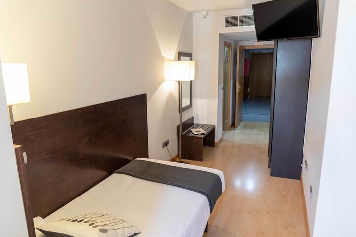 Room 4 of 50