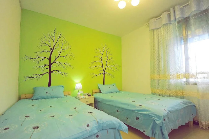 Room 4 of 12