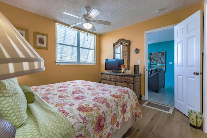 Room 5 of 20