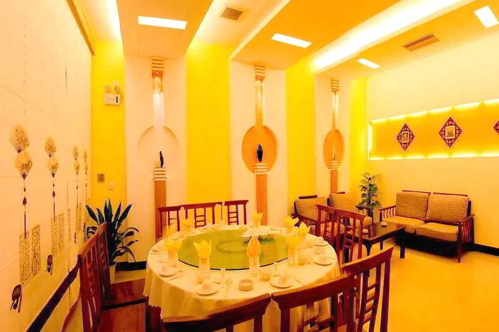 Dining 8 of 8