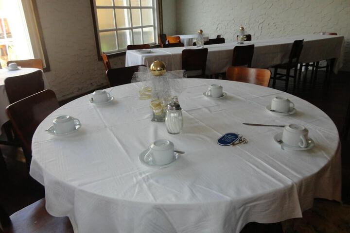 Dining 32 of 49