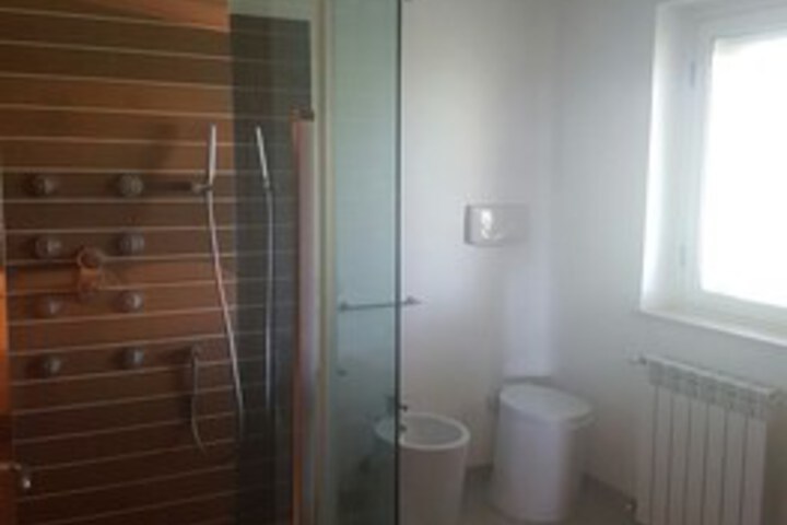 Room 2 of 39